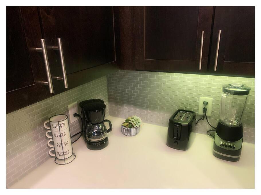 Penthouse Cool-Oasis-In-Houston-Rental Car Available-View-Great-Sleep Exteriör bild