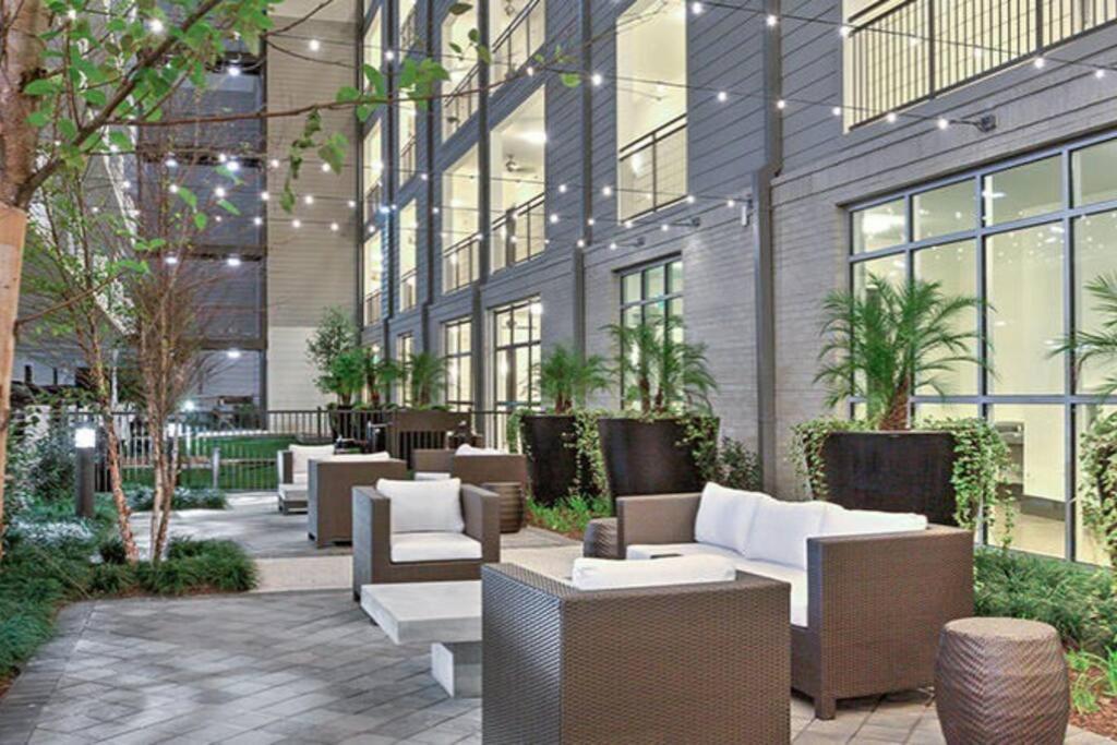 Penthouse Cool-Oasis-In-Houston-Rental Car Available-View-Great-Sleep Exteriör bild