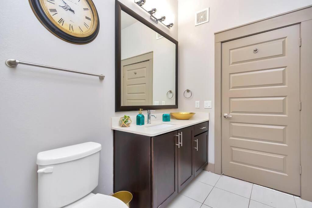 Penthouse Cool-Oasis-In-Houston-Rental Car Available-View-Great-Sleep Exteriör bild