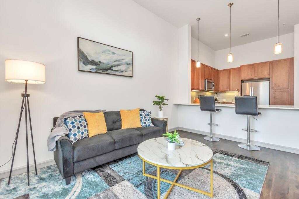 Penthouse Cool-Oasis-In-Houston-Rental Car Available-View-Great-Sleep Exteriör bild
