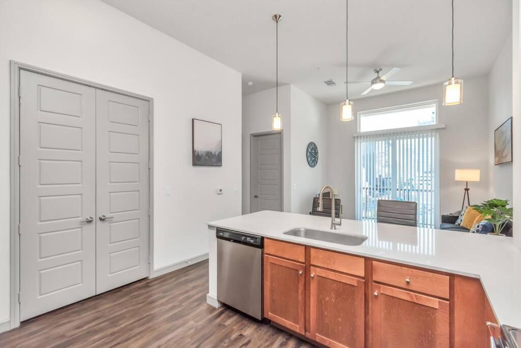 Penthouse Cool-Oasis-In-Houston-Rental Car Available-View-Great-Sleep Exteriör bild