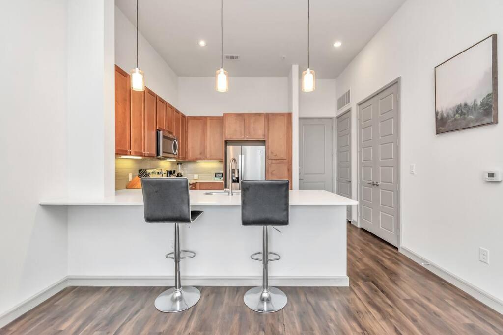 Penthouse Cool-Oasis-In-Houston-Rental Car Available-View-Great-Sleep Exteriör bild