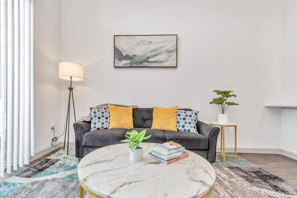 Penthouse Cool-Oasis-In-Houston-Rental Car Available-View-Great-Sleep Exteriör bild
