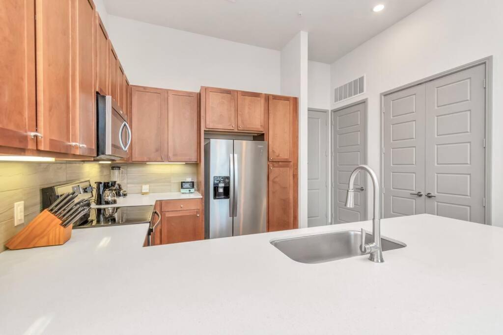 Penthouse Cool-Oasis-In-Houston-Rental Car Available-View-Great-Sleep Exteriör bild